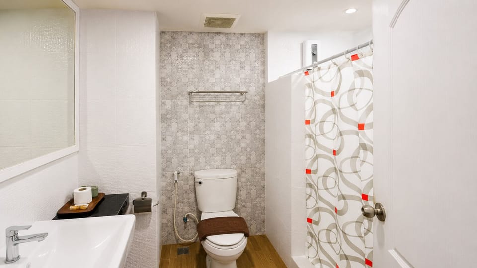Annex Room | In-room safe, desk, blackout drapes, cribs (surcharge)