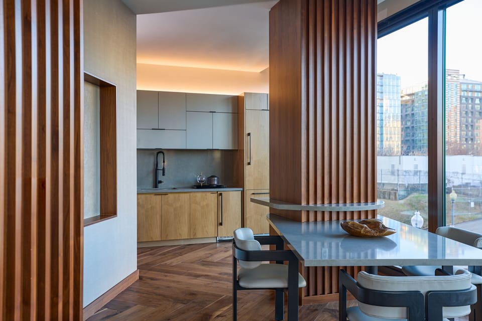 Club Suite, 1 King Bed, City View | Executive lounge