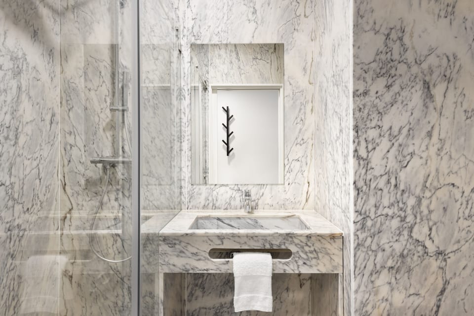 Double Room | Bathroom | Shower, free toiletries, hair dryer, electronic bidet