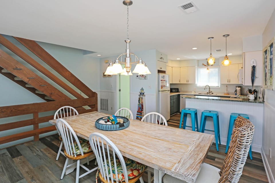 House, Multiple Beds (Barrier Dunes 215 ) | Dining