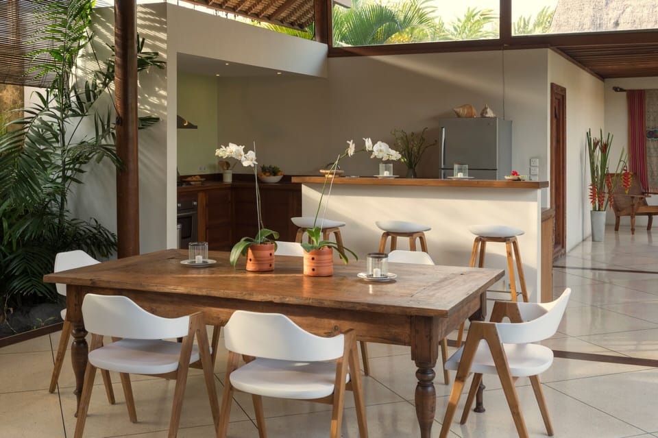 Standard Villa, 2 Bedrooms, Non Smoking, Pool View | Dining room