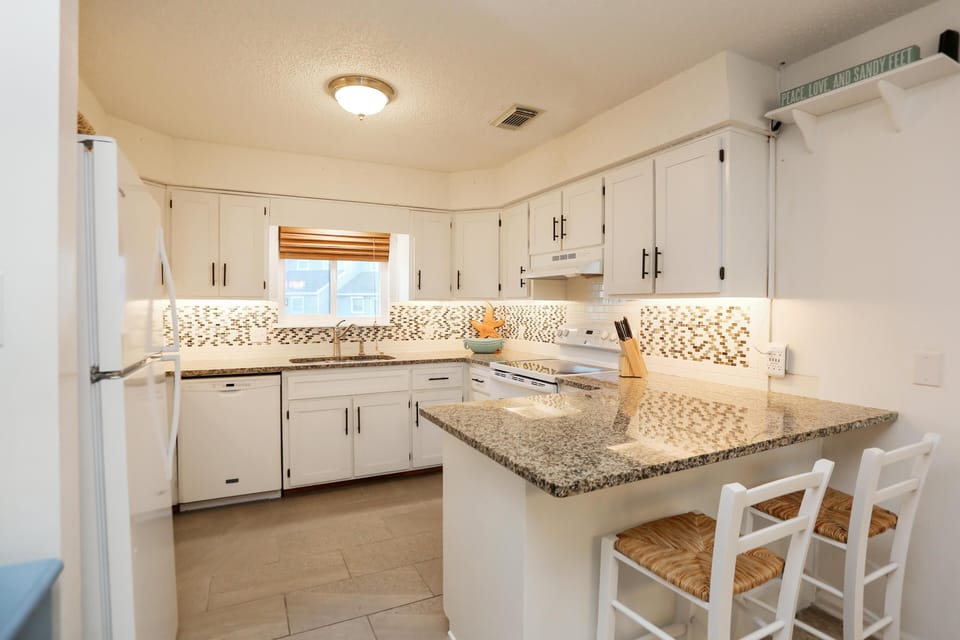 House, Multiple Beds (Barrier Dunes 493  Flamingo Retreat) | Private kitchen