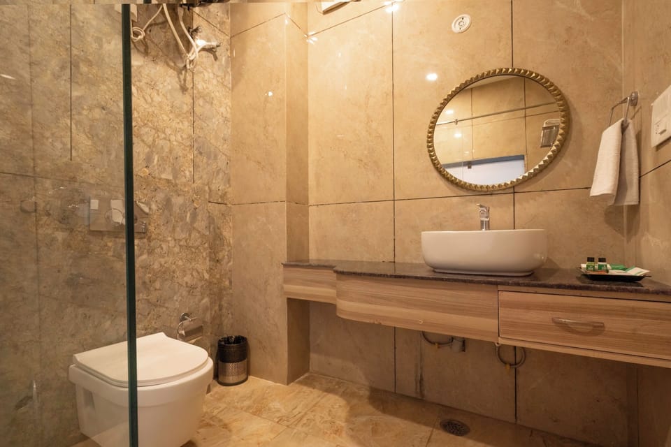 Classic Room | Bathroom | Shower, hair dryer, slippers, towels