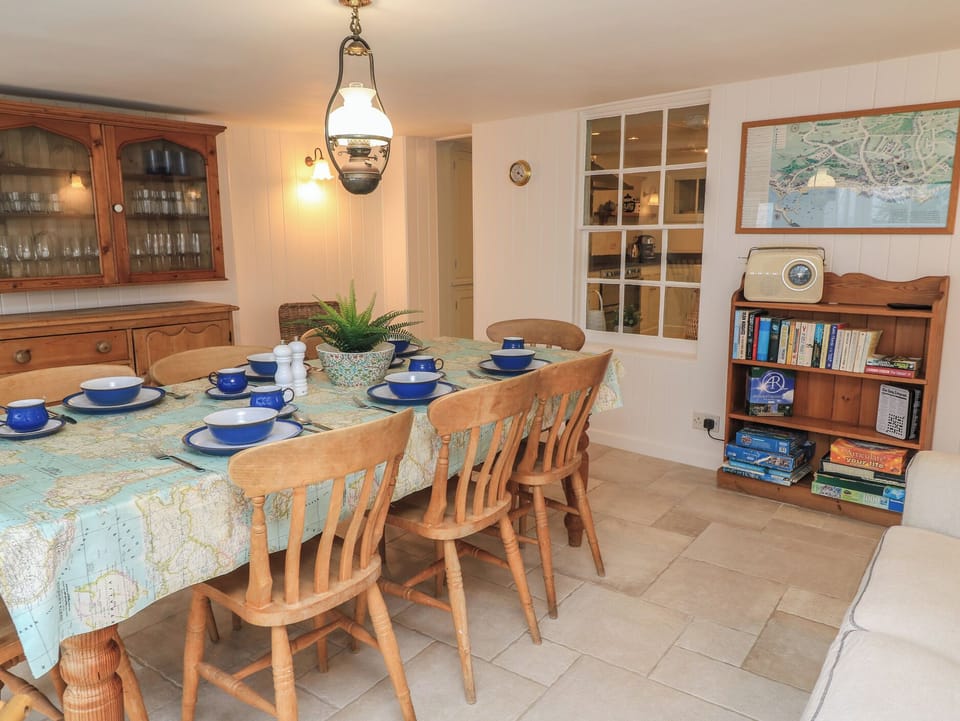 Cottage | Dining