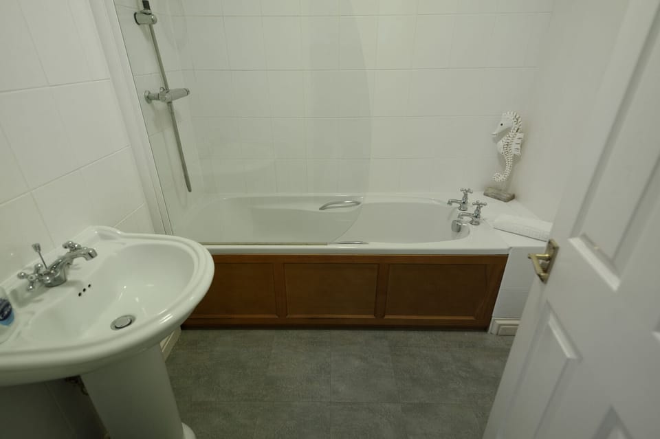 1 Woodroffe Meadow Cottage in Lyme Regis