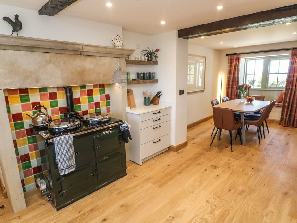 Cottage | Private kitchen | Fridge, microwave, dishwasher, electric kettle