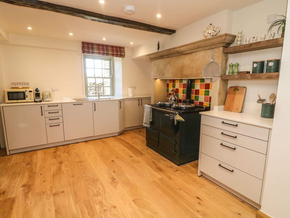 Cottage | Private kitchen | Fridge, dishwasher, electric kettle, toaster