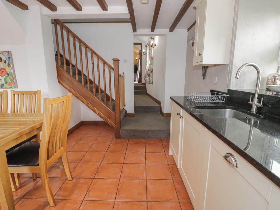 Cottage | Private kitchen | Fridge, dishwasher, electric kettle, toaster