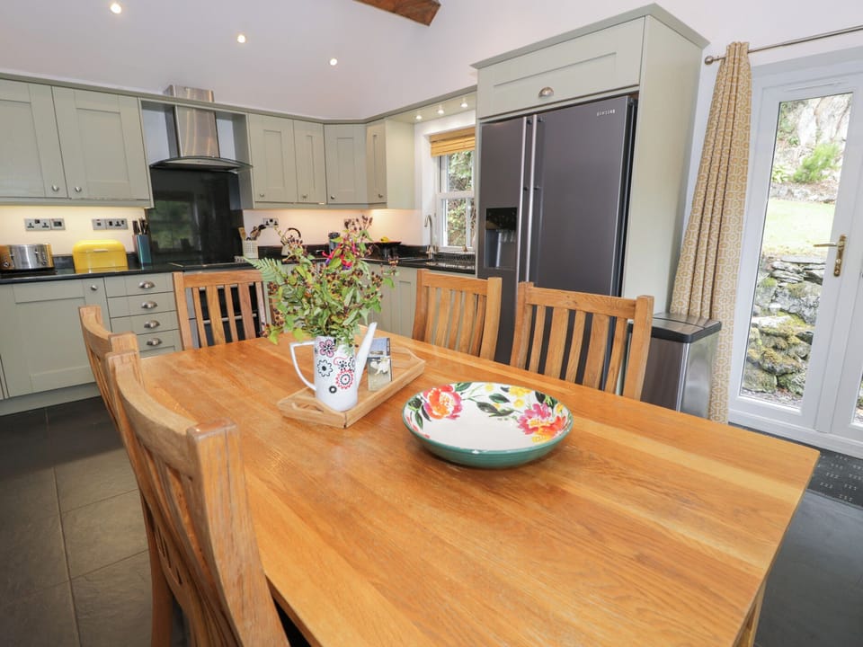 Cottage | Private kitchen | Fridge, dishwasher, electric kettle, toaster