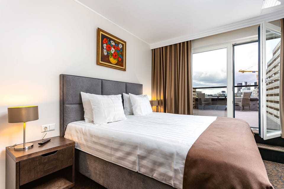 Business Double Room | In-room safe, desk, laptop workspace, soundproofing