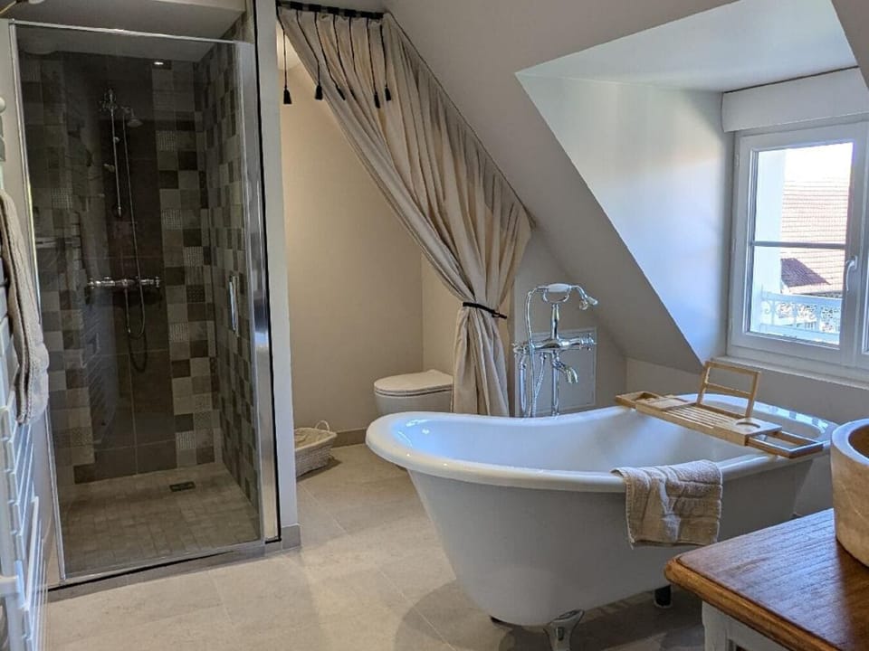 Romantic Double Room, Ensuite, Courtyard View | Bathroom