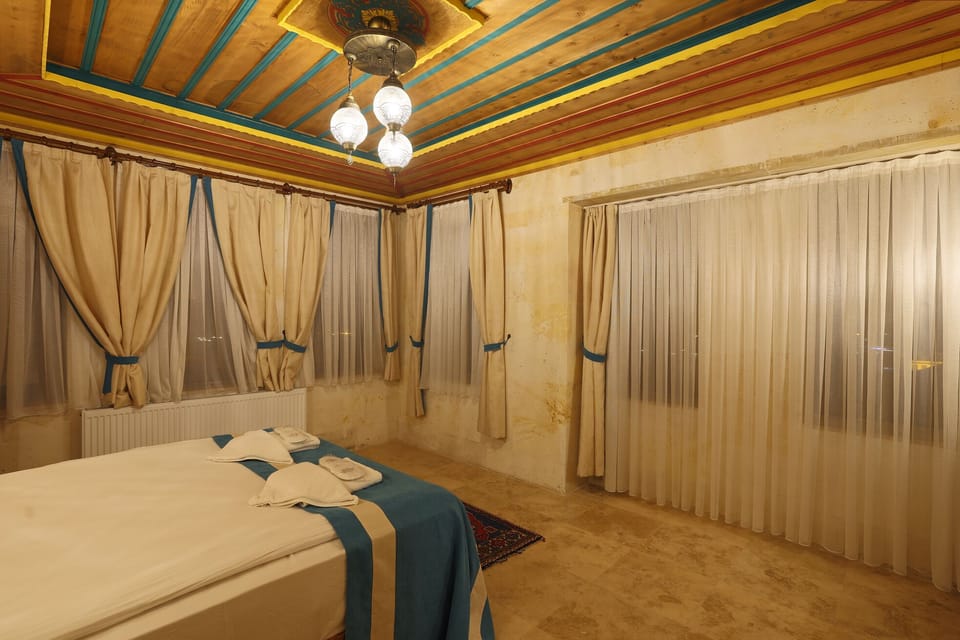 Superior Double Room, 1 Queen Bed, City View | In-room safe, soundproofing, iron/ironing board, free WiFi