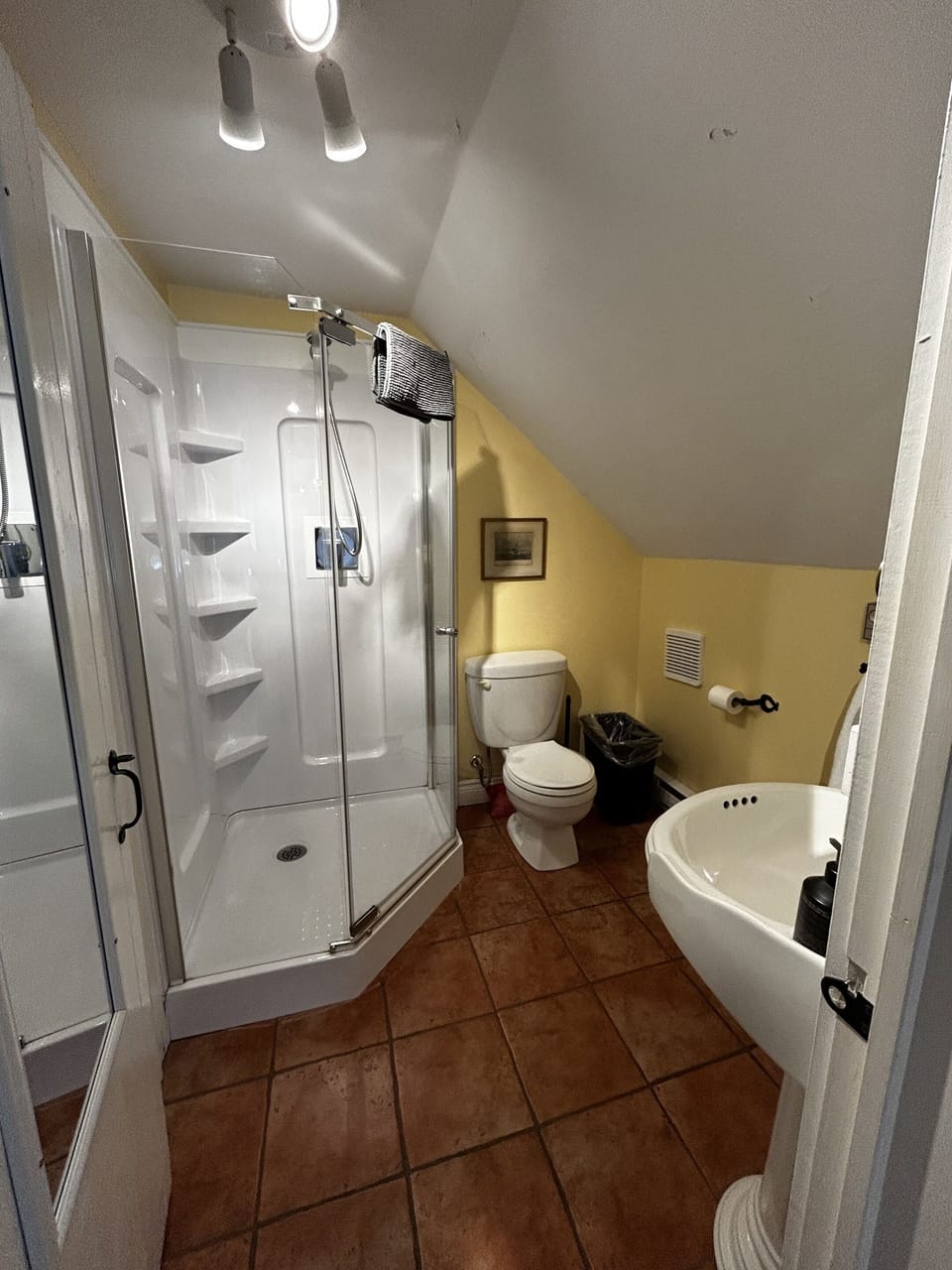 Double Room, Ensuite | Bathroom | Shower, towels