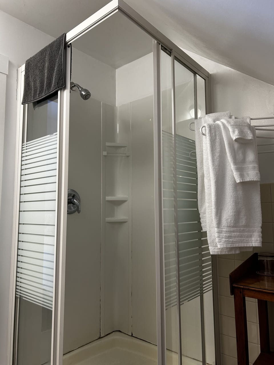 Double Room, Ensuite | Bathroom | Shower, towels