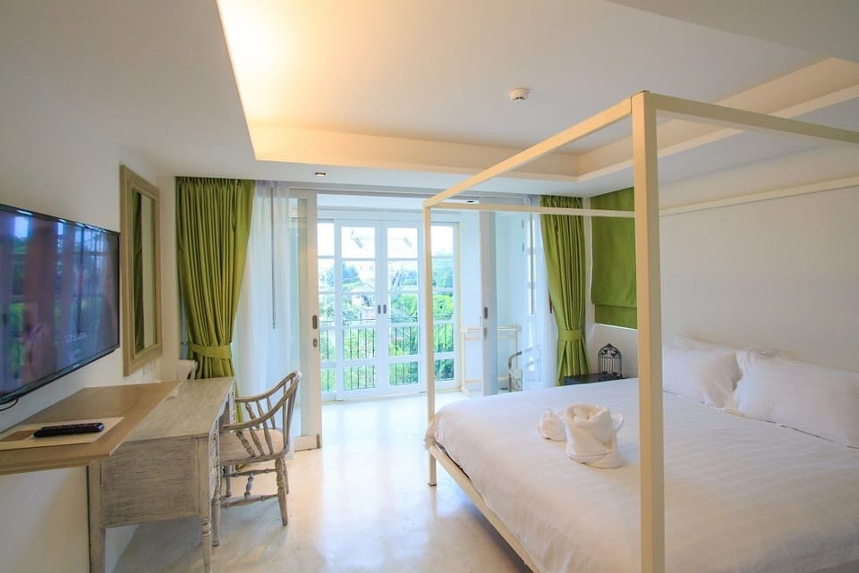 Deluxe Room, Balcony, Partial Sea View | Minibar, in-room safe, individually furnished, desk