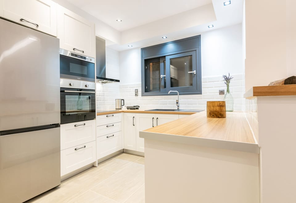 Deluxe Villa, 3 Bedrooms, Pool View | Private kitchen | Full-size fridge, dining tables