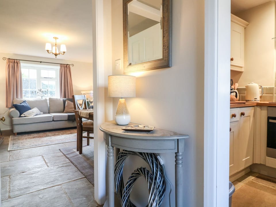 Cottage | Living area | Fireplace
