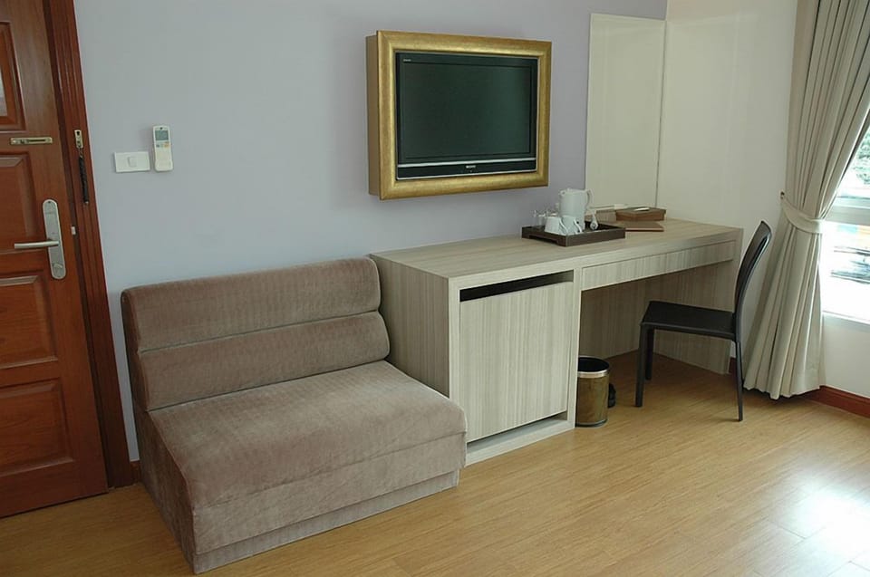 Comfort Double Room | Minibar, desk, blackout drapes, free WiFi