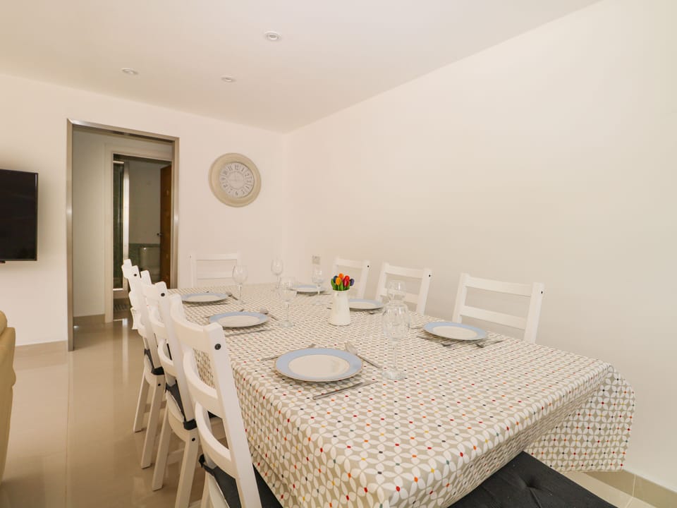Cottage | Private kitchen | Fridge, microwave, dishwasher, electric kettle