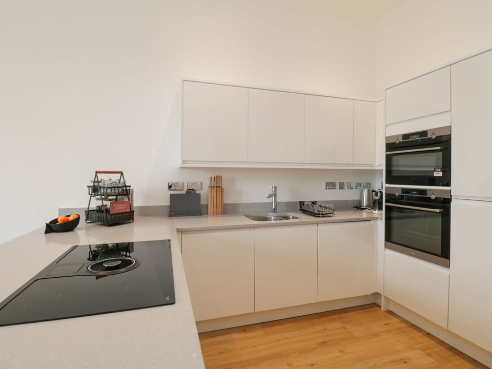 Cottage | Private kitchen | Fridge, microwave, dishwasher, electric kettle