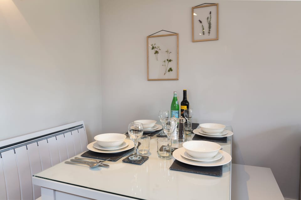 Cottage | Dining