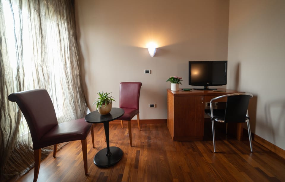 Superior Double Room | Down comforters, desk, WiFi (free), individually decorated