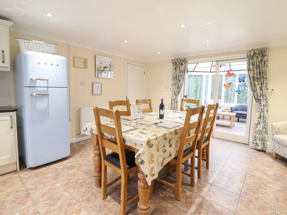 Cottage | Private kitchen | Fridge, dishwasher, electric kettle, toaster