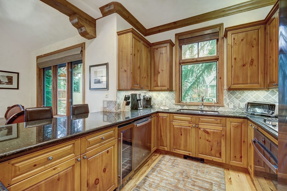 Townhome, 4 Bedrooms | Private kitchen | Coffee/tea maker, fridge, oven, toaster