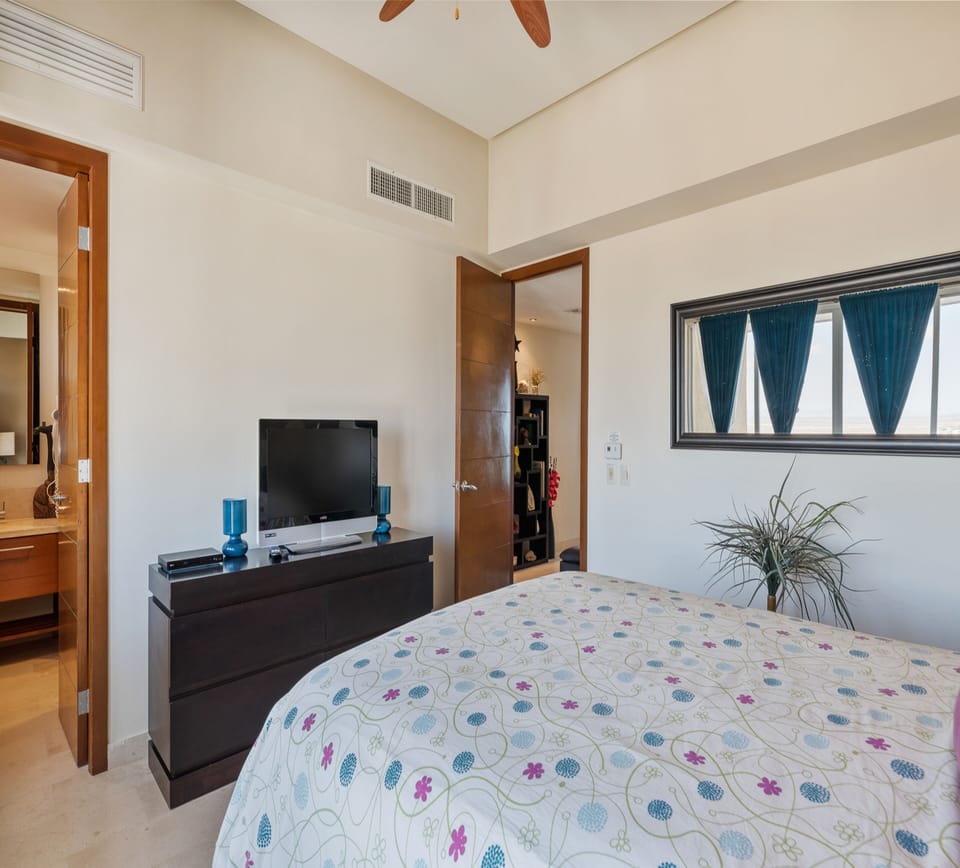 Family Condo | 2 bedrooms, free WiFi, bed sheets