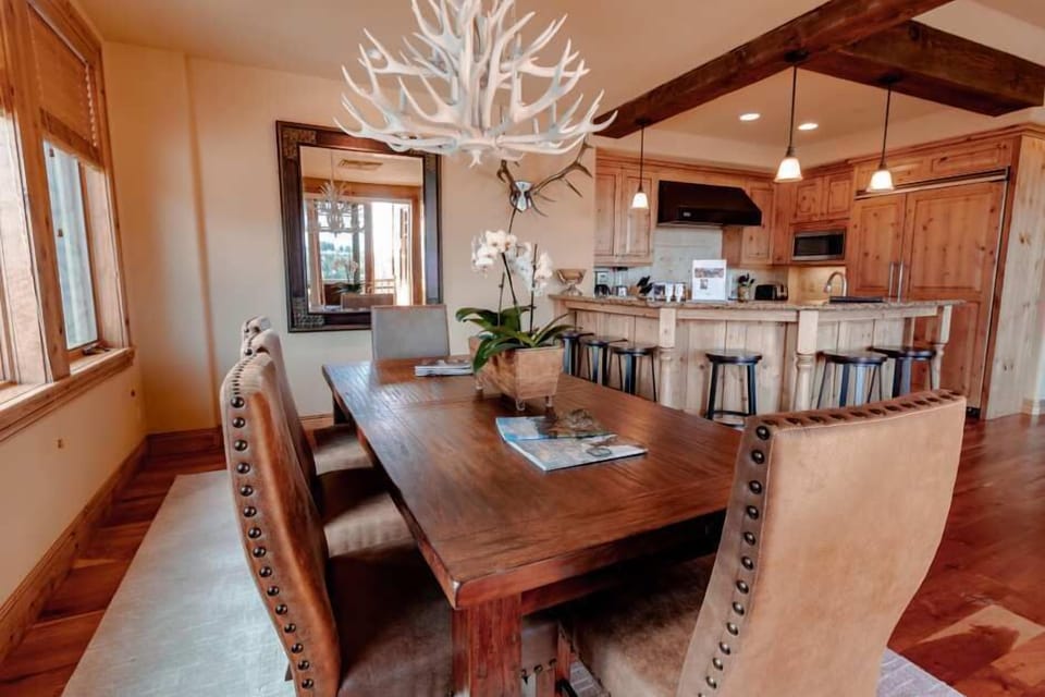 Luxury Condo | Private kitchen | Coffee/tea maker, full-size fridge, microwave, oven