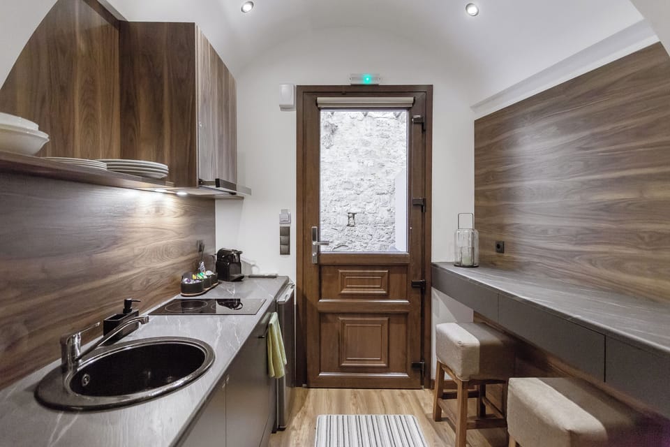Premium Suite | Private kitchen | Full-size fridge, stovetop, espresso maker, coffee/tea maker