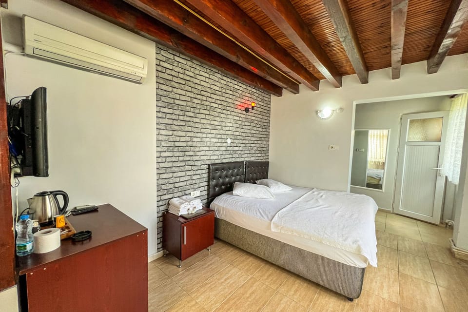 Economy Double Room | Free WiFi, bed sheets