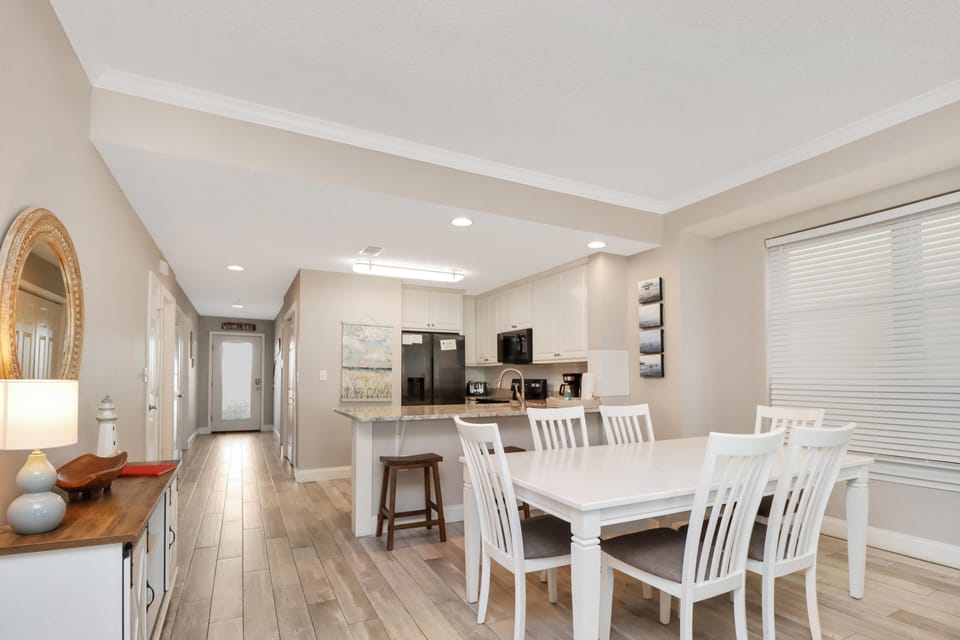 Condo, Multiple Beds, Beach View (Summerhouse 106) | Dining