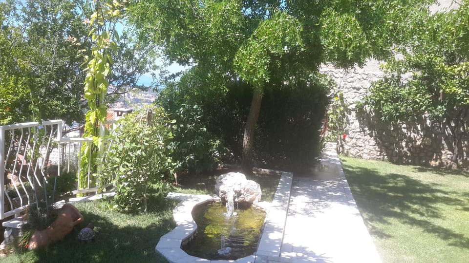 Apartment, 2 Bedrooms, Smoking, Balcony | Garden