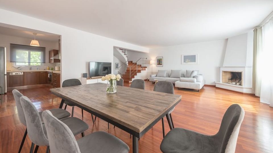 Villa, 5 Bedrooms, Accessible, Balcony | Dining room