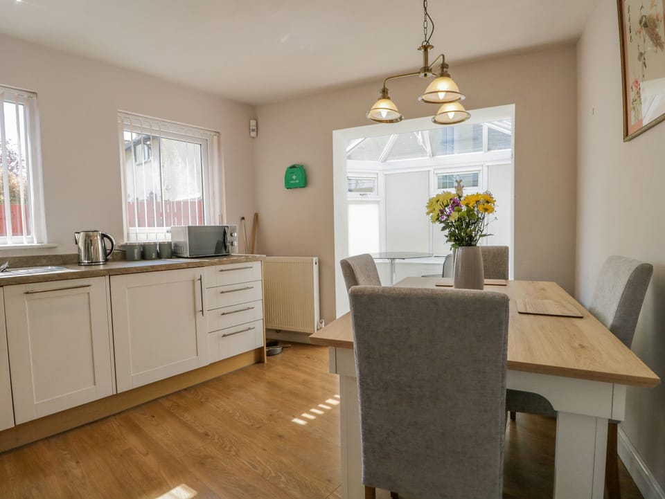 Cottage | Private kitchen | Fridge, microwave, dishwasher, electric kettle