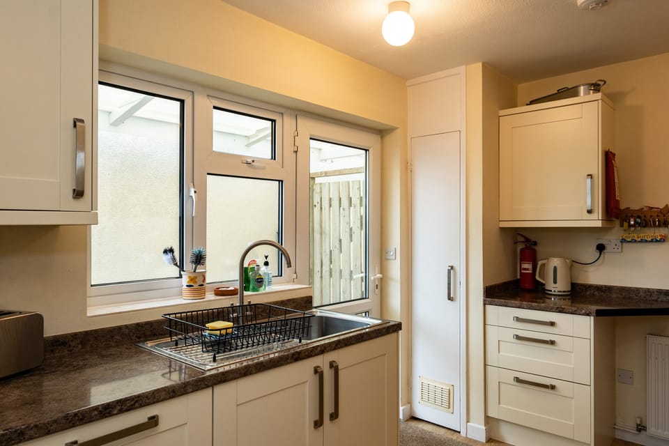 Fridge, microwave, dishwasher, cookware/dishes/utensils