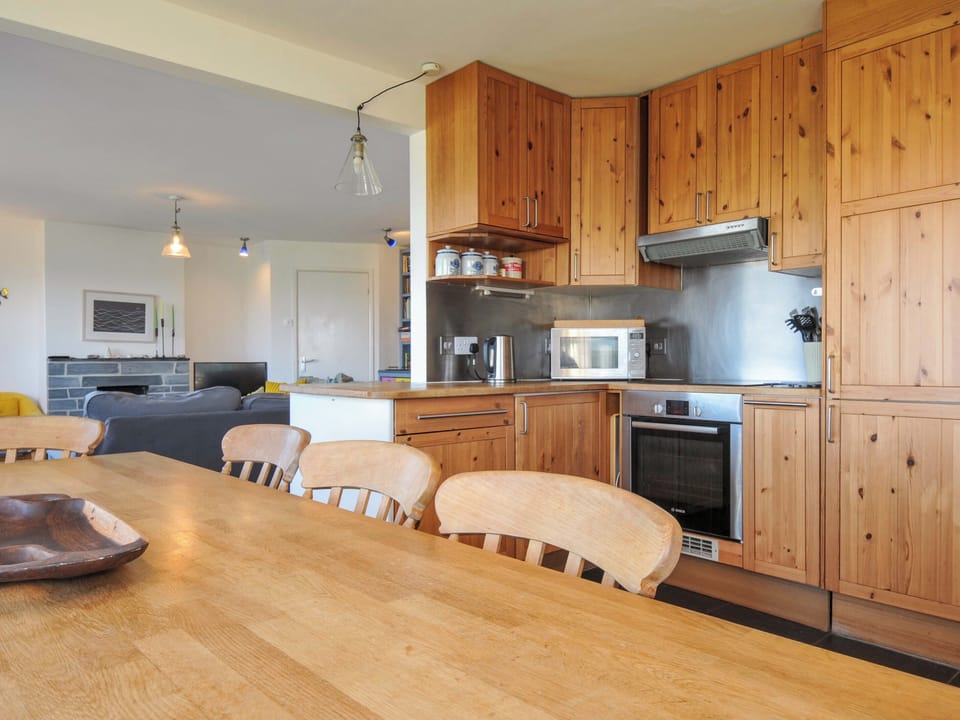 Cottage | Private kitchen | Fridge, dishwasher, electric kettle, toaster