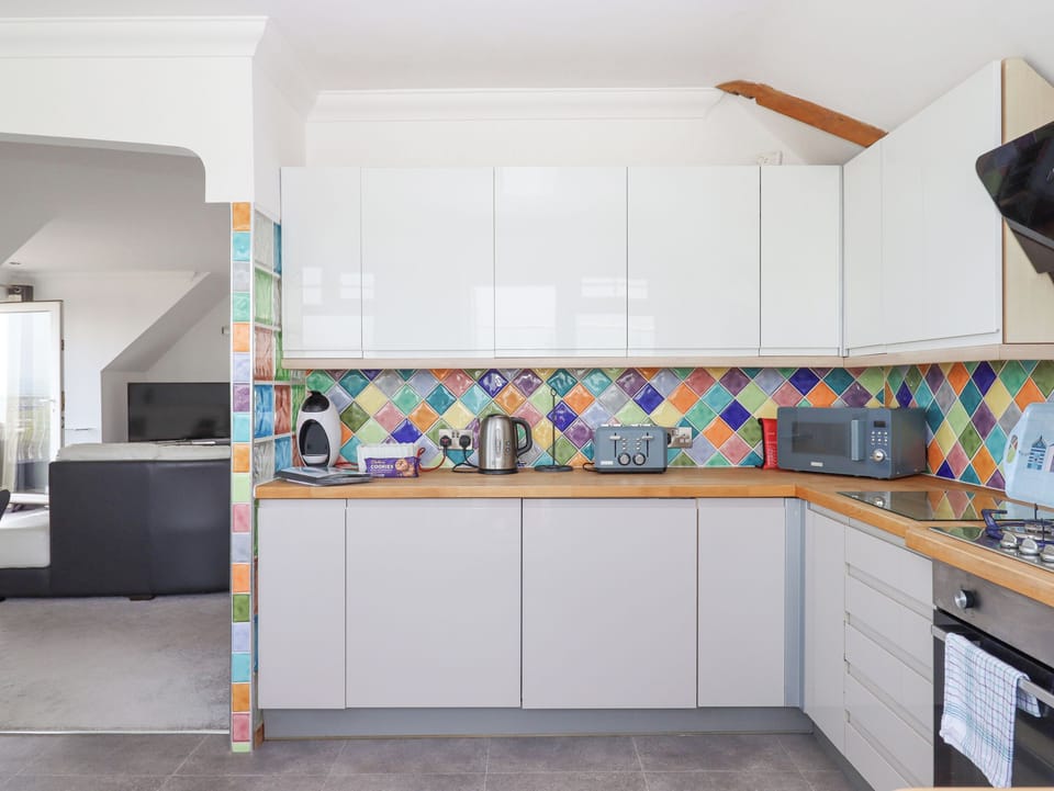 Cottage | Private kitchen | Fridge, dishwasher, electric kettle, cookware/dishes/utensils