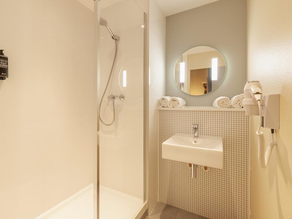 Family Room, Multiple Beds | Desk, soundproofing, free WiFi