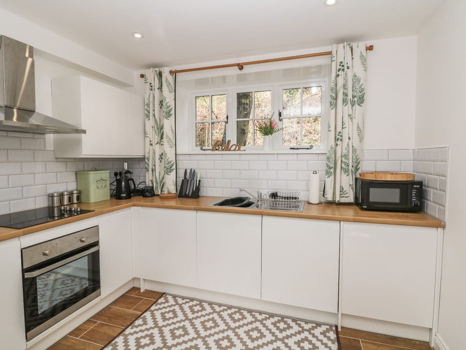 Cottage | Private kitchen | Fridge, dishwasher, cookware/dishes/utensils