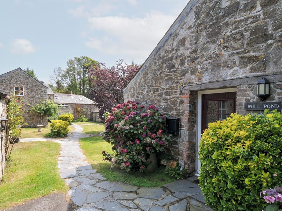 Cottage | Property grounds