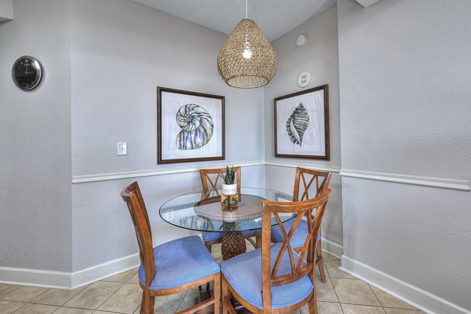 Deluxe Condo, 1 Bedroom, Balcony, Ocean View (PH02) | In-room dining