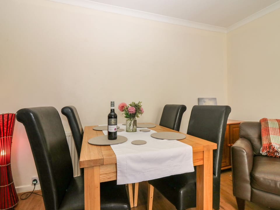Cottage | Private kitchen | Fridge, microwave, electric kettle, toaster