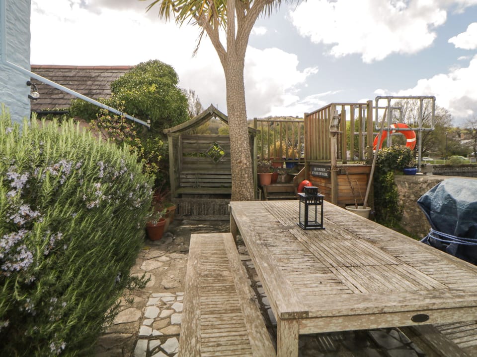 Cottage | Balcony