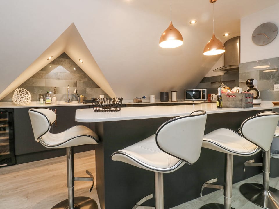 Cottage | Private kitchen | Fridge, dishwasher, electric kettle, toaster