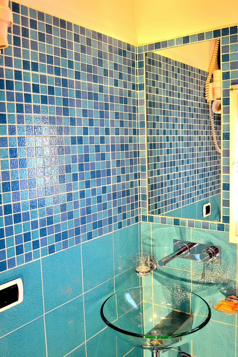 Deluxe Double or Twin Room, 1 Bedroom, Balcony, Garden View | Bathroom sink