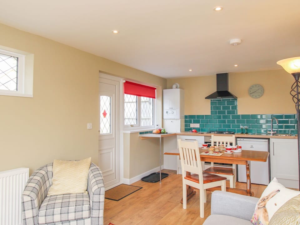 Cottage | Private kitchen | Fridge, toaster, cookware/dishes/utensils
