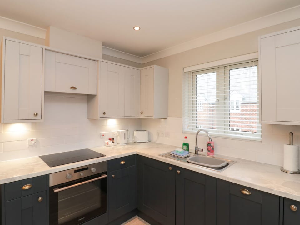 Cottage | Private kitchen | Fridge, microwave, dishwasher, electric kettle