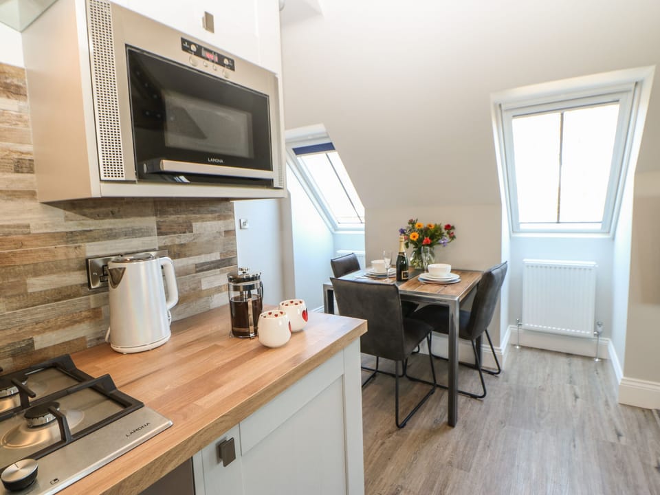 Cottage | Private kitchen | Fridge, microwave, electric kettle, toaster